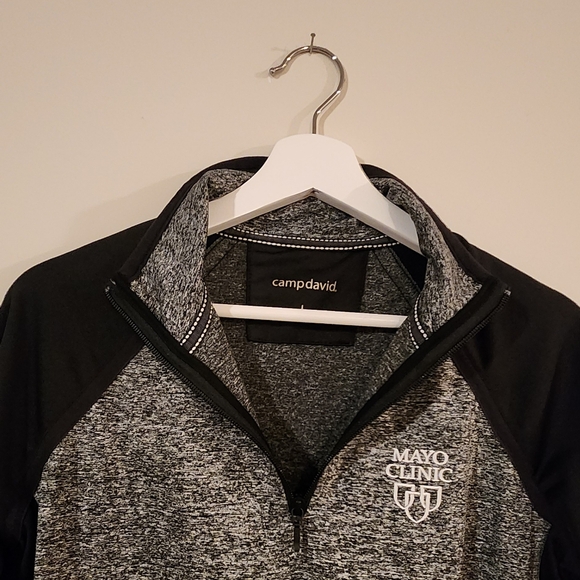 Mayo Clinic Long sleeve 1/4 zip Top Heather Grey and Black Large - Picture 4 of 9